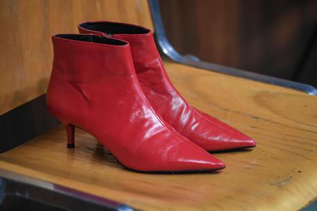 Scarpe rosse per ricordare le donne vittime di violenza al convegno: 'Questo non amore', all'Universita' La Sapienza © ANSA