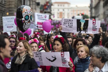 A Roma corteo contro la violenza sulle donne, siamo marea © ANSA