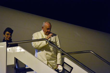 Papa Francesco in partenza per il Myanmar © ANSA