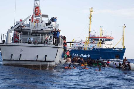 Naufragio nel Mediterraneo, almeno 5 migranti morti. Ong Sea Watch accusa Libia © ANSA