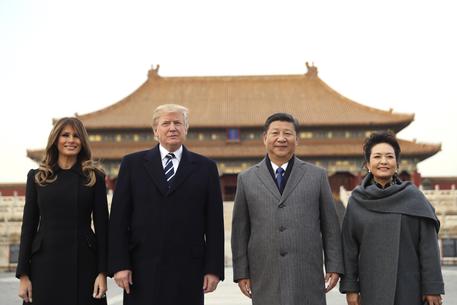 Donald Trump con la first lady Melania, Xi Jinping con la moglie, Peng Liyuan © AP