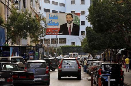 Cartellone con il premier libanese dimissionario, Saad Hariri © AP
