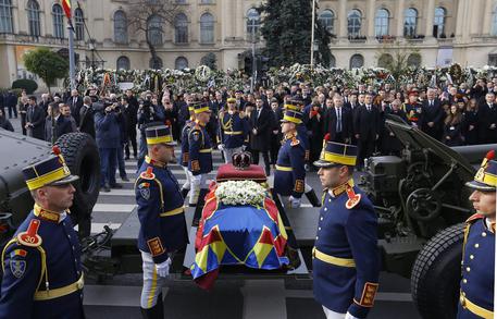 Romania: decine migliaia a funerali ex re Michele © EPA