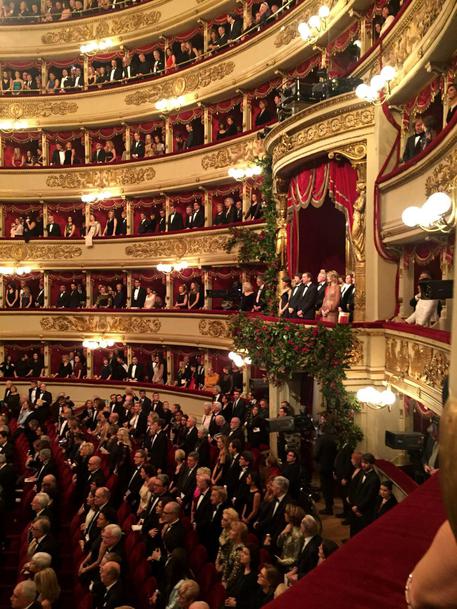Il teatro gremito in occasione di una prima della Scala a Milano (archivio) © ANSA