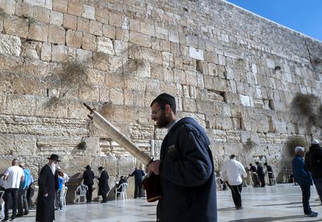 il Muro occidentale di Gerusalemme (il Muro del pianto) © EPA