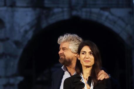 Beppe Grillo e Virginia Raggi in una foto d'archivio © ANSA