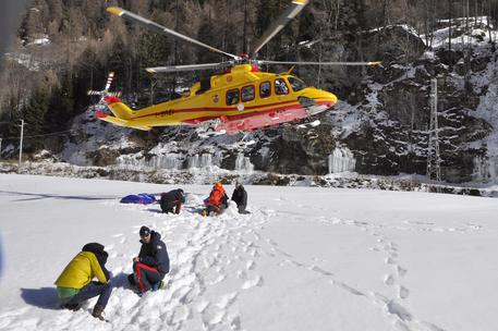 Incidenti montagna: 4 morti sotto cascata ghiaccio © ANSA