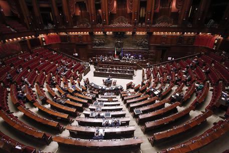 L'Aula della Camera durante il dibattito sulla questione di fiducia che il governo ha posto sul decreto legge Milleproroghe © ANSA