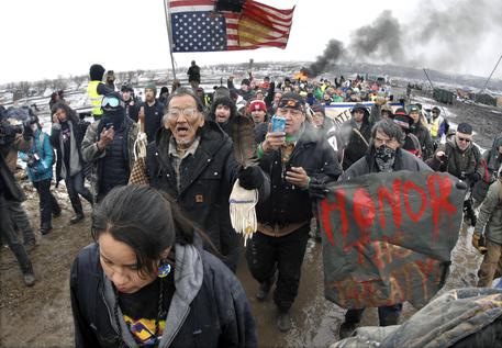 Trump:oggi si completa sgombero campo Sioux contro oleodotto © AP