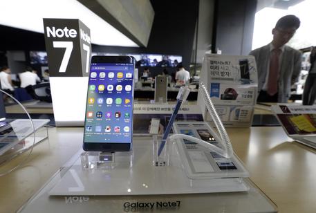 Samsung 'spegne' definitivamente il Galaxy Note 7 © AP