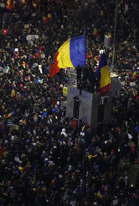 In Romania protesta non si ferma, 'governo se ne vada' © AP