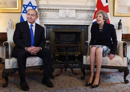 Benyamin Netanyahu e Theresa May © EPA