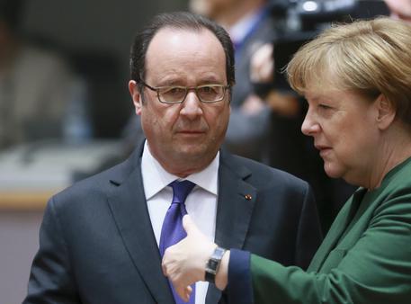 Francois Hollande e Angela Merkel in una foto d'archivio © EPA