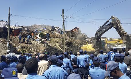 Etiopia: 15 morti e decine dispersi in frana discarica © AP