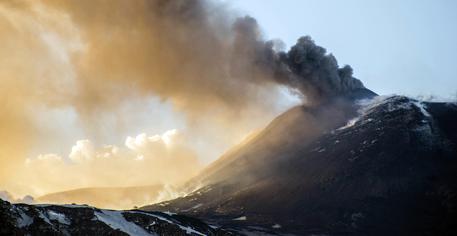 Etna: esplosione per lava su neve, una decina di feriti © AP
