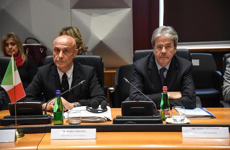 Paolo Gentiloni e Marco Minniti alla riunione © ANSA
