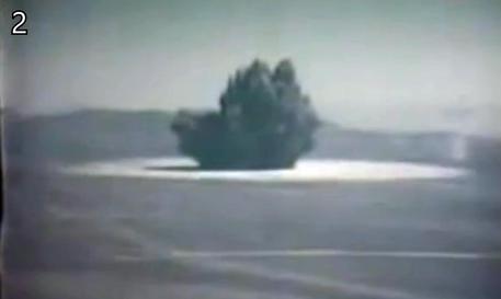 Un fermo immagine dei test nucleari americani su YouTube © ANSA