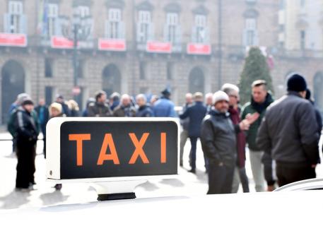 Taxi: sindacati sul piede di guerra, nel pomeriggio l'incontro al Ministero © ANSA