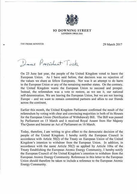 Brexit al via, lettera Gb consegnata a Tusk © AP