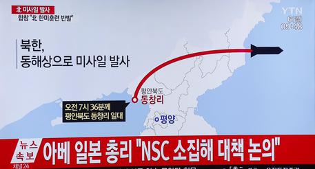 Corea del Nord lancia 4 missili balistici contro il Giappone © EPA