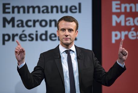 Emmanuel Macron © EPA
