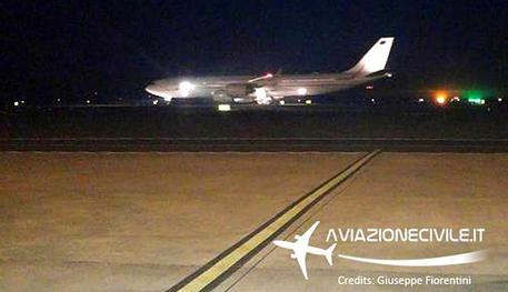 L'atterraggio all'aeroporto di Fiumicino del nuovo Airbus 340-500 preso in leasing da Etihad da parte della Presidenza del Consiglio © ANSA