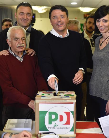 Matteo Renzi vota a Firenze © ANSA