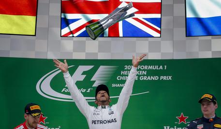 Formula 1, Cina: vince Hamilton, seconda la Ferrari di Vettel © EPA