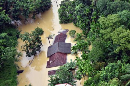 Alluvioni e smottamenti nello Sri Lanka: 91 morti e 110 dispersi © ANSA 