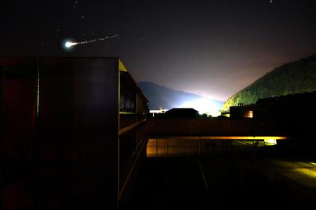La luce del meteorite avvistato la sera del 30 maggio nel nord dell'Italia © ANSA