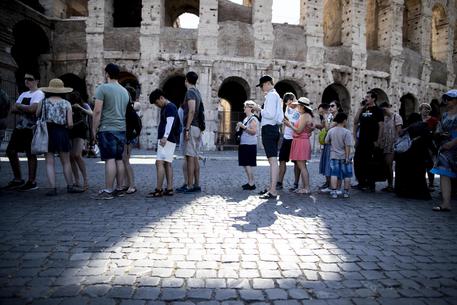 In coda per entrare al Colosseo © ANSA
