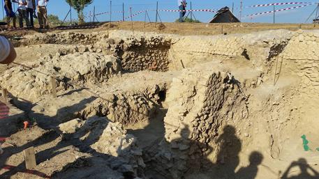 Un'immagine degli scavi nel cimitero della Villa romana di Poggio Gramignano © ANSA