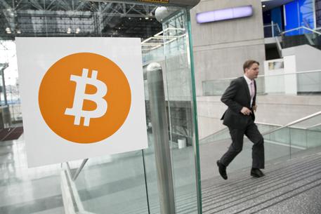 Bitcoin: Wsj, una nuova crisi finanziaria sta fermentando © AP