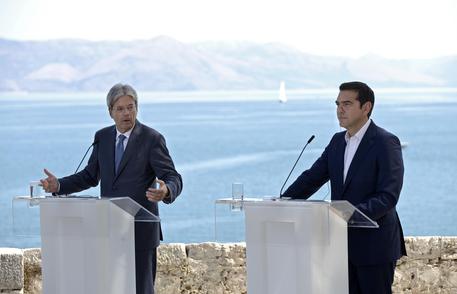 Paolo Gentiloni e Alexis Tsipras © AP