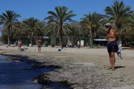 Αποτέλεσμα εικόνας για Grecia: proibita balneazione spiagge Atene per inquinamento Dopo fuoriuscita petrolio causato da naufragio 'Agia Zoni II'