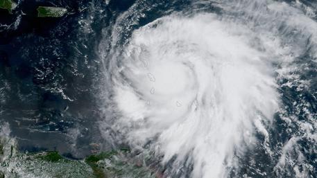 Un'immagine satellitare mostra l'uragano Maria nel Mar dei Caraibi © EPA