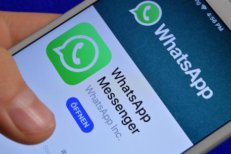 WhatsApp, sanzione da 50.000 euro da Antitrust © EPA