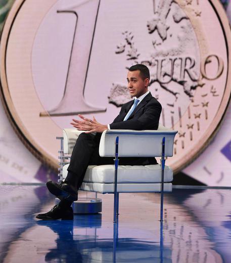 Il candidato premier M5s, Luigi Di Maio, durante la trasmissione televisiva 'Porta a Porta' © ANSA