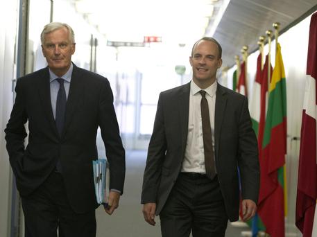 Dominic Raab E Michel Barnier © EPA