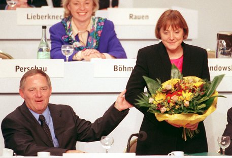 Wolfgang Schaeuble e Angela Merkel nel 1998 © EPA