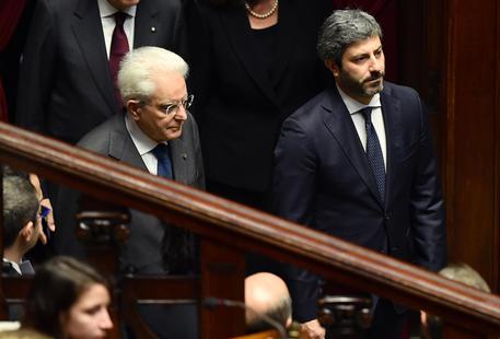 Il presidente della Repubblica, Sergio Mattarella, e il presidente della Camera, Roberto Fico, durante la cerimonia © ANSA
