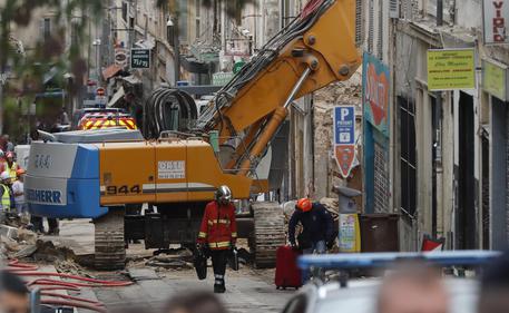 Marcia per vittime Marsiglia, crolla balcone: 2 feriti © EPA