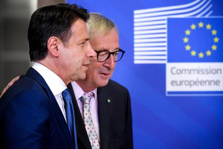 Giuseppe Conte con Jean-Claude Juncker, archivio © EPA