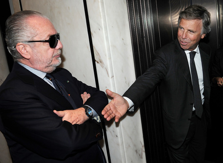 Il presidente del Genoa Enrico Preziosi (d) e il presidente del Napoli Aurelio De Laurentiis © ANSA 
