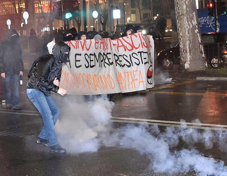 Una immagine degli scontri di Torino del 22 febbraio scorso © ANSA