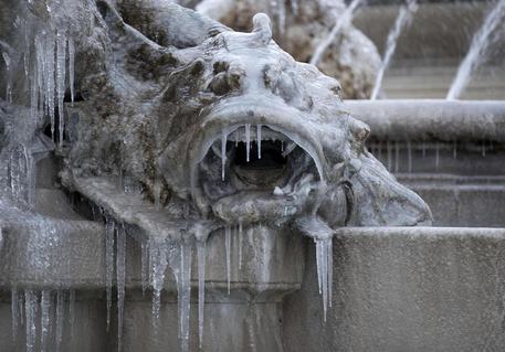 Fontane ghiacciate a Roma © ANSA