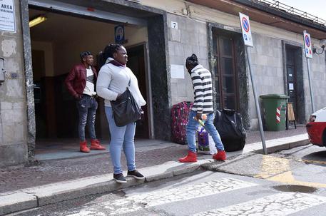 Migranti a Bardonecchia (foto del 31 marzo) © ANSA
