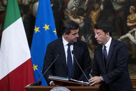 Matteo Renzi con Carlo Calenda a Palazzo Chigi il 23 giugno 2016 © ANSA