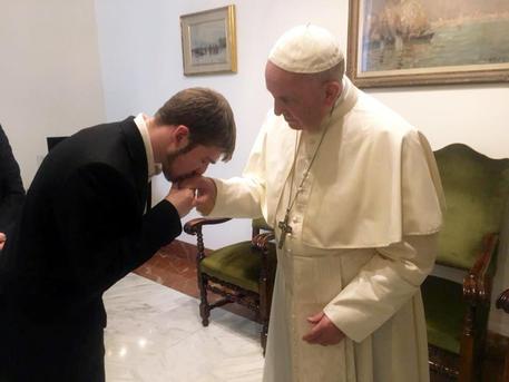 Thomas Evans, padre del piccolo Alfie, incontra Papa Francesco in Vaticano © ANSA