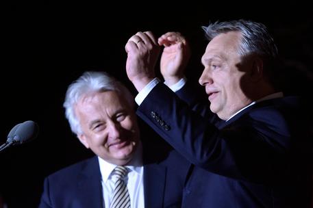 Orban e Semjen celebrano la vittoria di Fidesz © AP